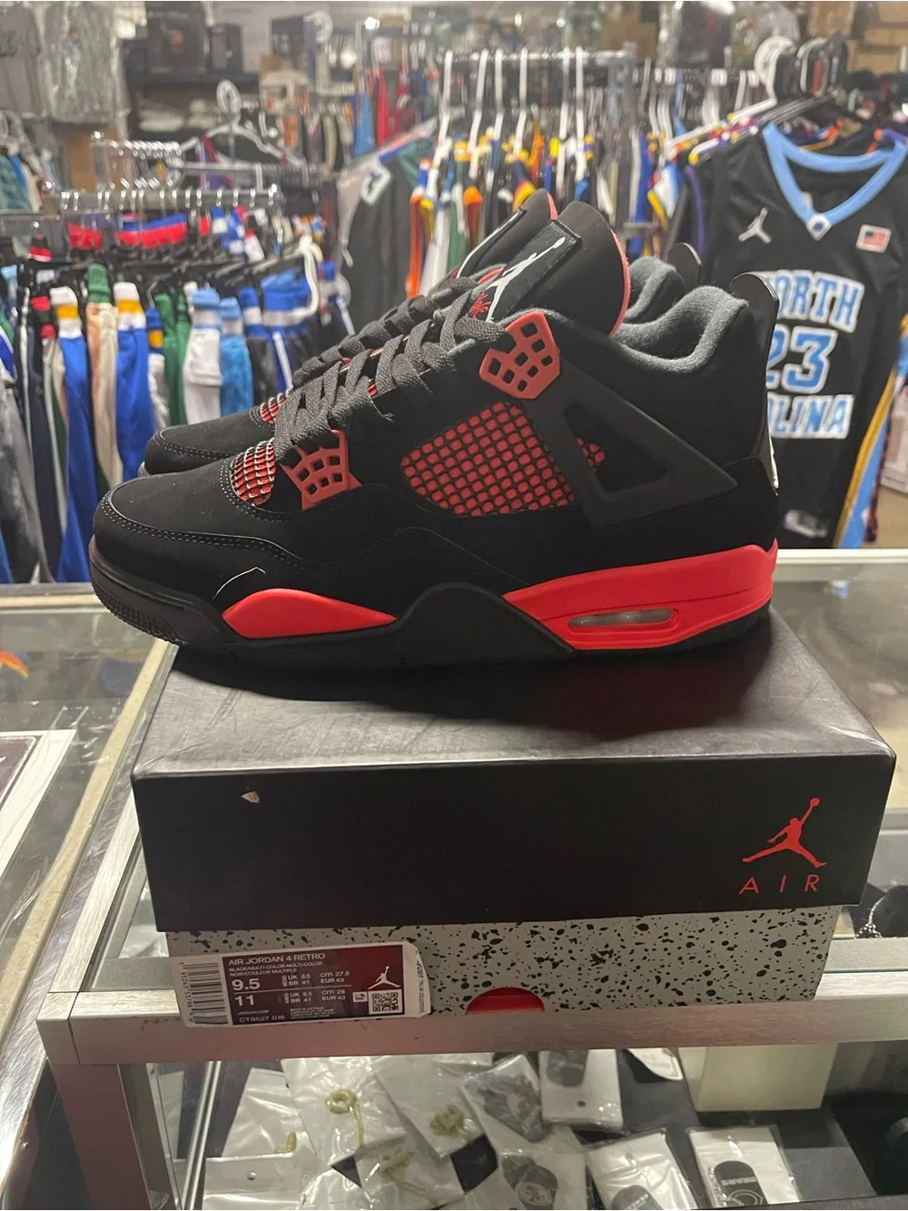 Mens Retro 4 Red Thunder Size 9.5.